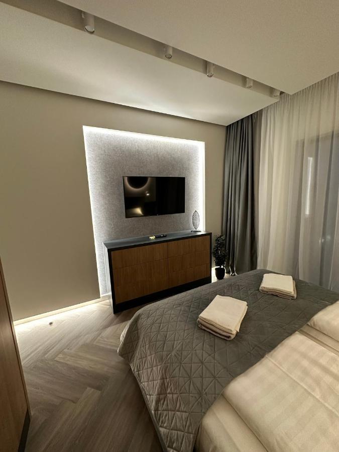 Luxury By The Lake Ap 28 Sibiu Ngoại thất bức ảnh